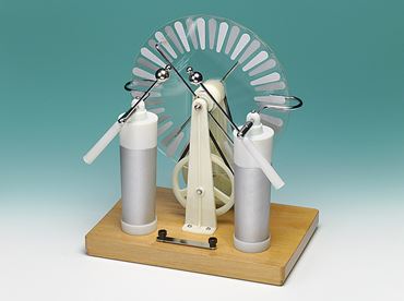 Wimshurst Static Machine Demonstration for Physical Science and Physics