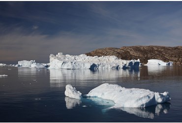 Model Climate Change with Melting Ice